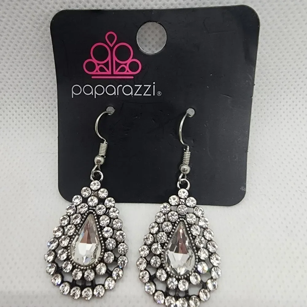 NWT Paparazzi Diamond Dazzle Silver Rhinestone Teardrop Earrings